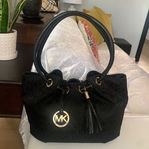 Micheal Kors Ring Bag